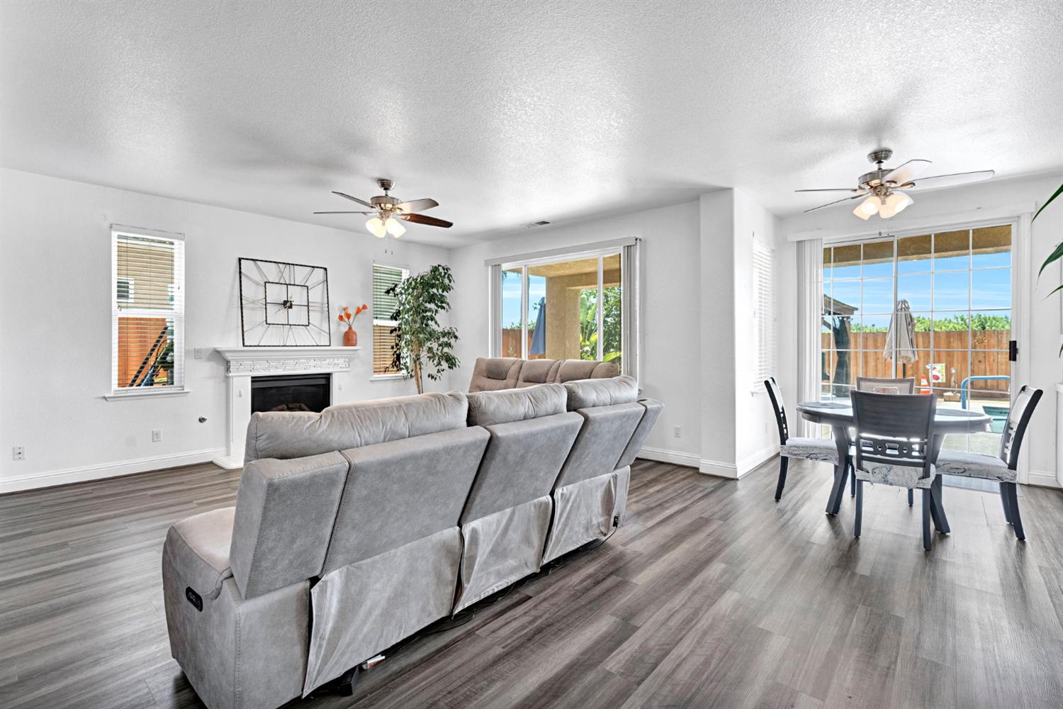 2768 Goshen Ave, Clovis, CA 93611