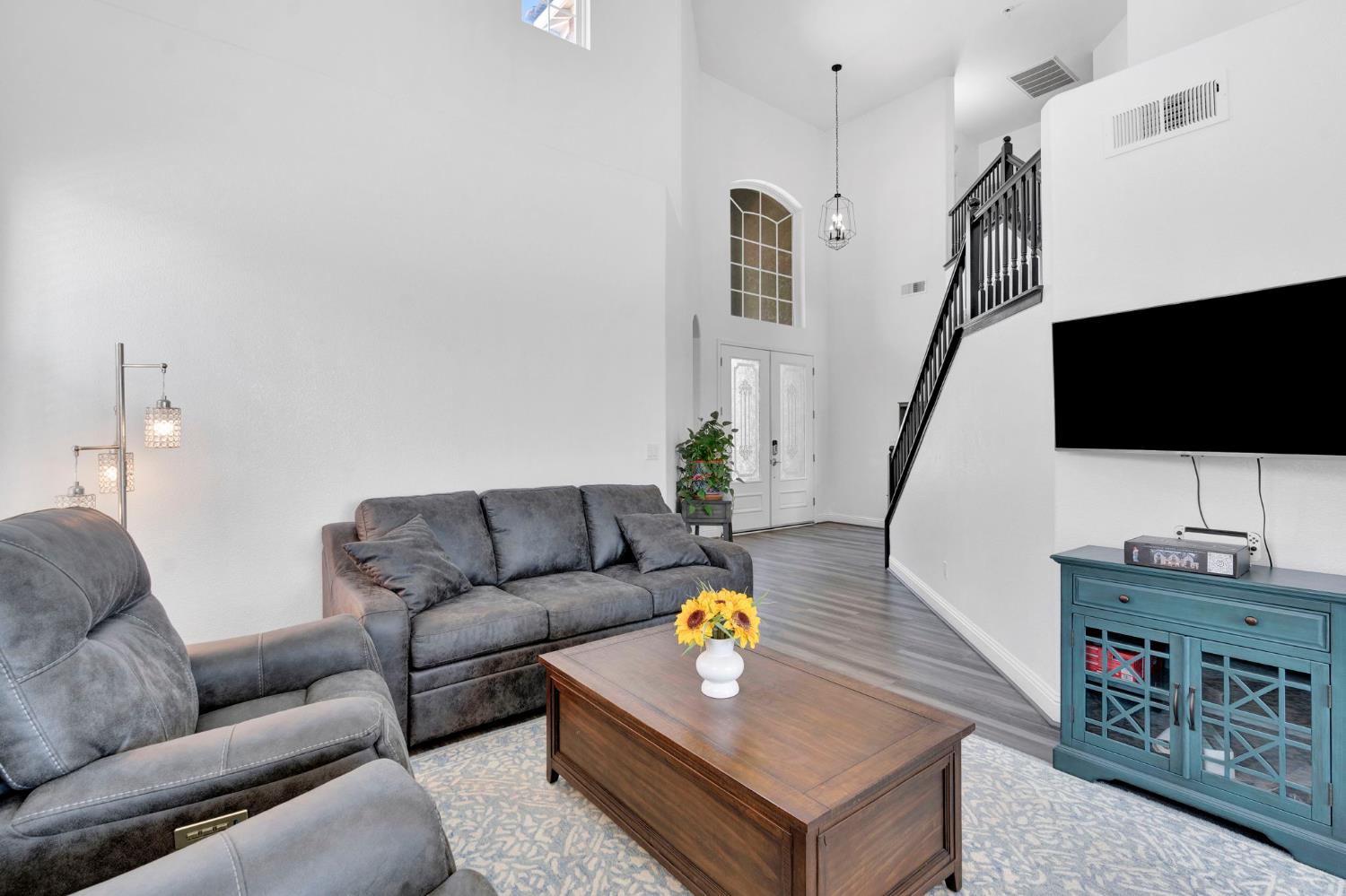 2768 Goshen Ave, Clovis, CA 93611