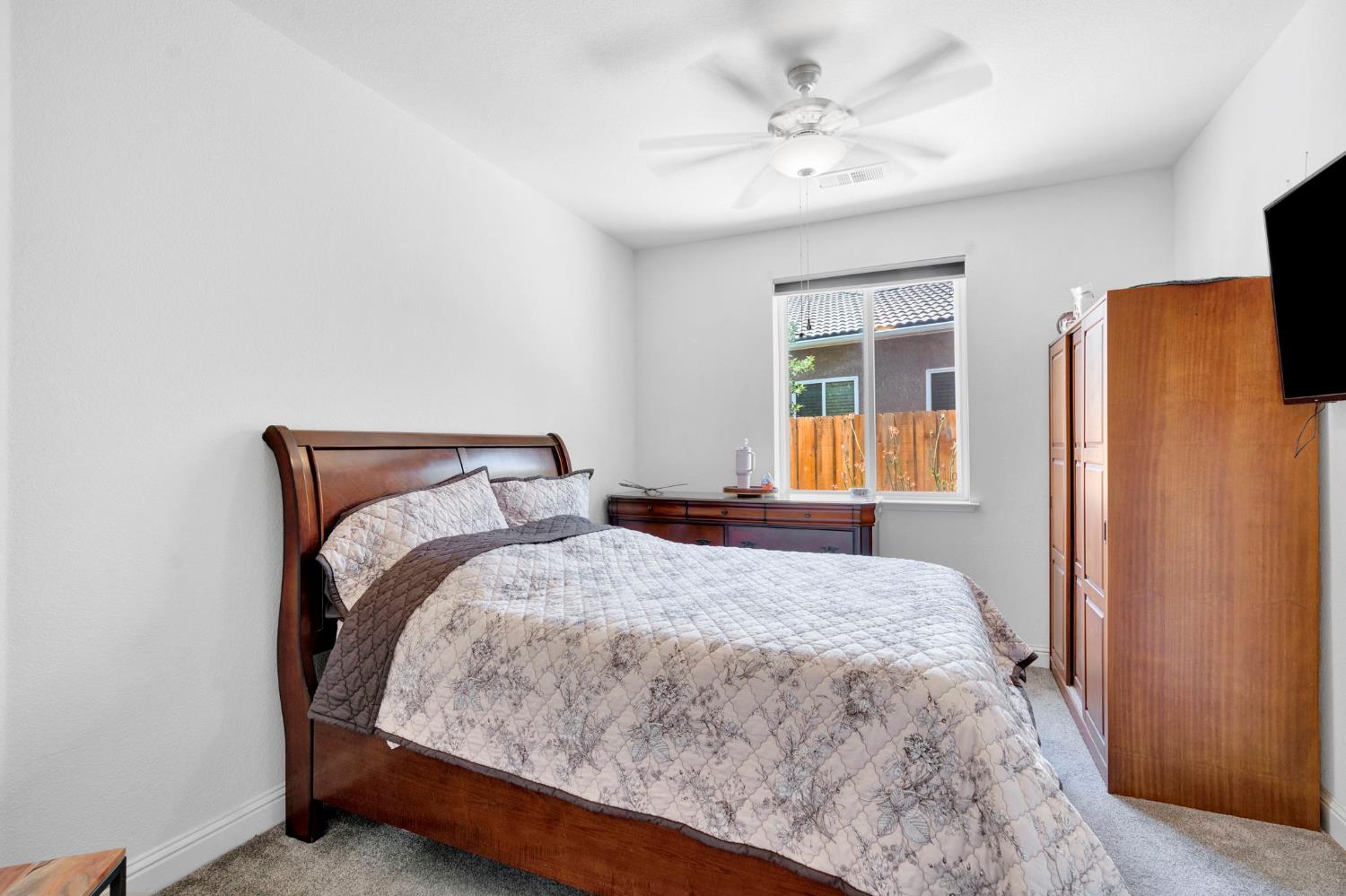 2768 Goshen Ave, Clovis, CA 93611