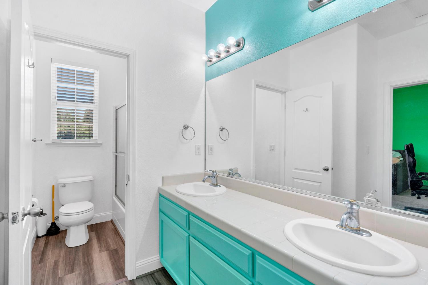 2768 Goshen Ave, Clovis, CA 93611