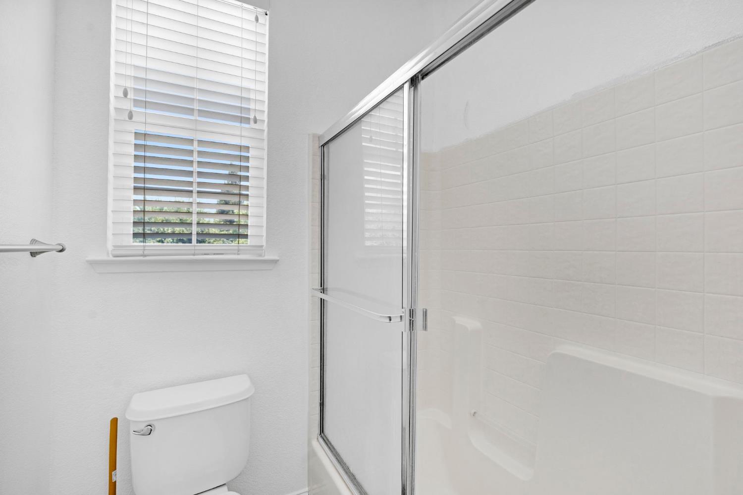 2768 Goshen Ave, Clovis, CA 93611