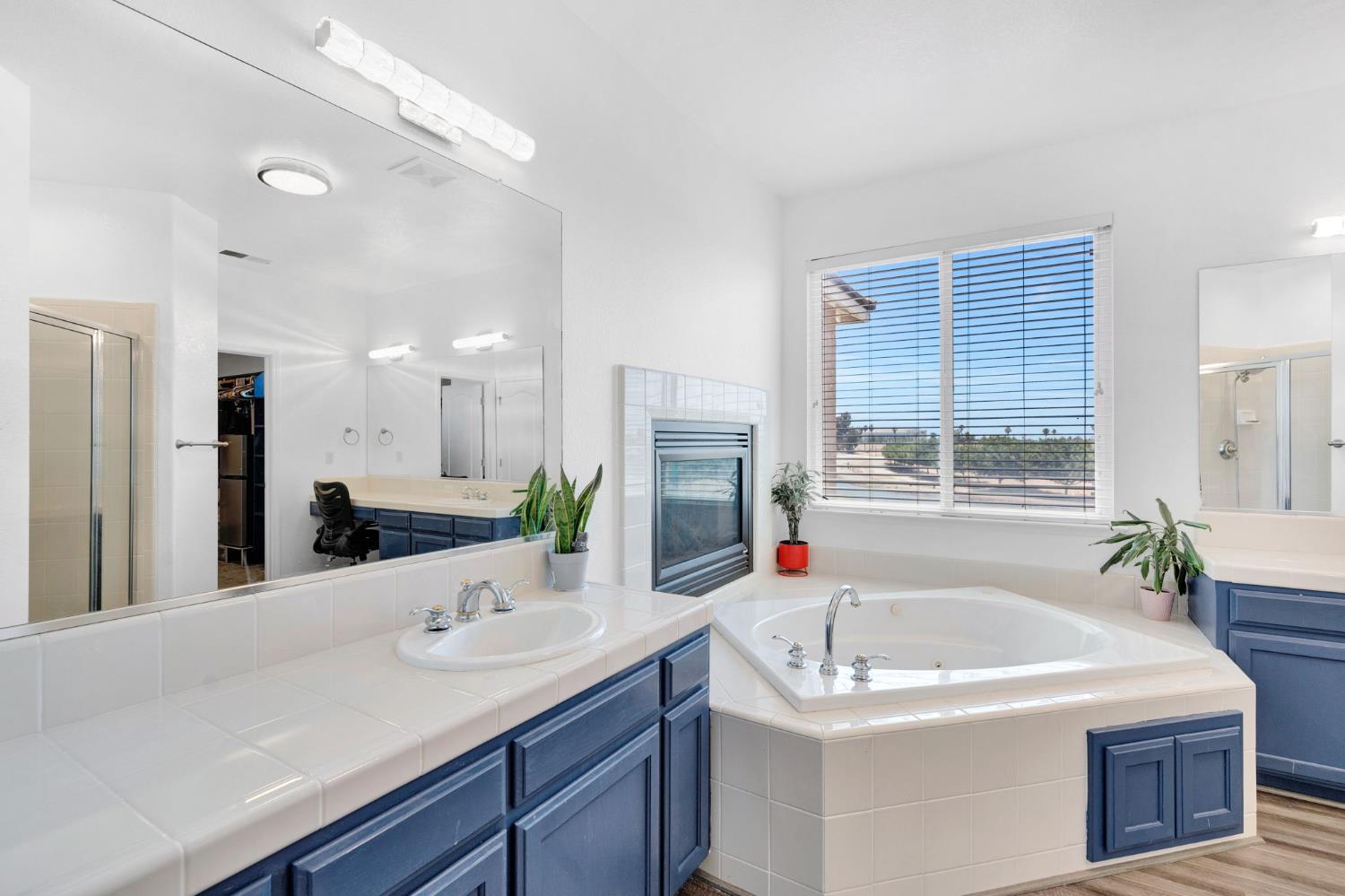 2768 Goshen Ave, Clovis, CA 93611