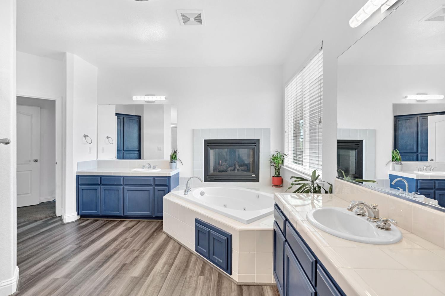 2768 Goshen Ave, Clovis, CA 93611