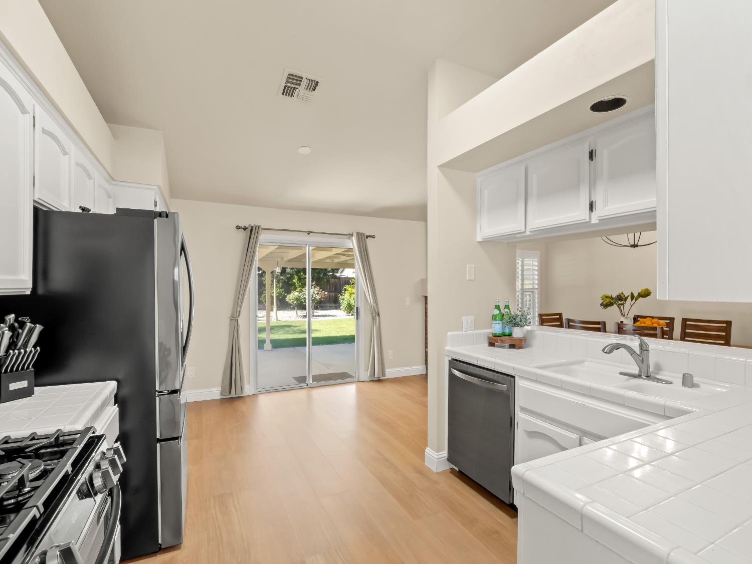 1070 N Homsy Ave, Clovis, CA 93611