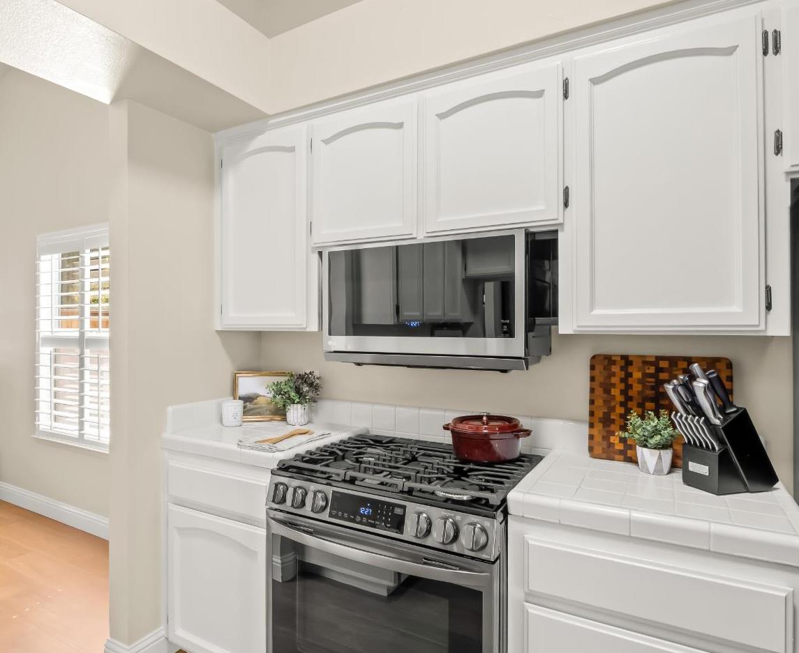 1070 N Homsy Ave, Clovis, CA 93611