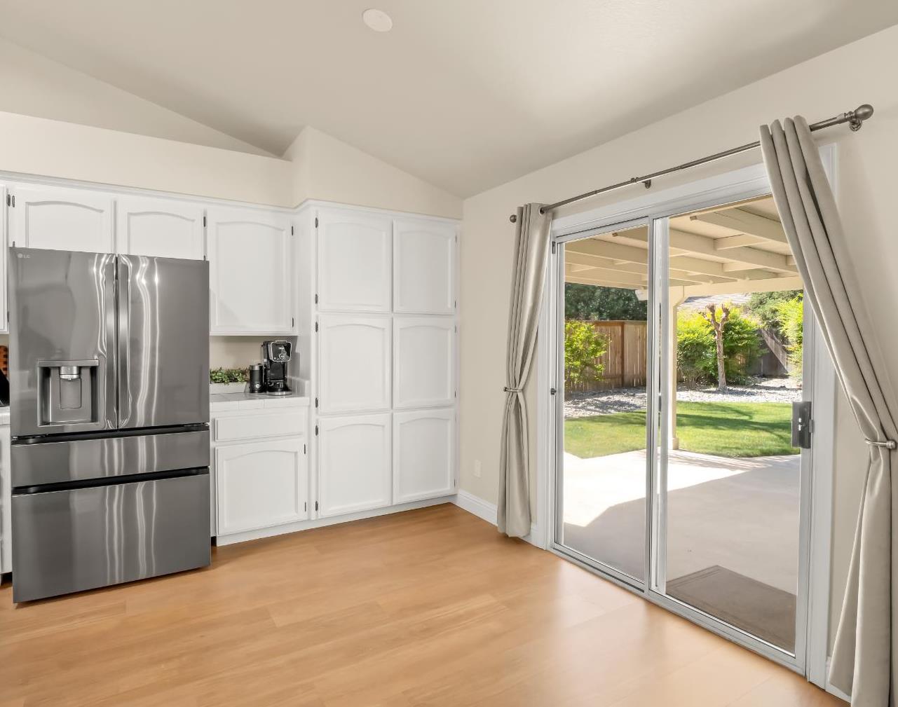 1070 N Homsy Ave, Clovis, CA 93611