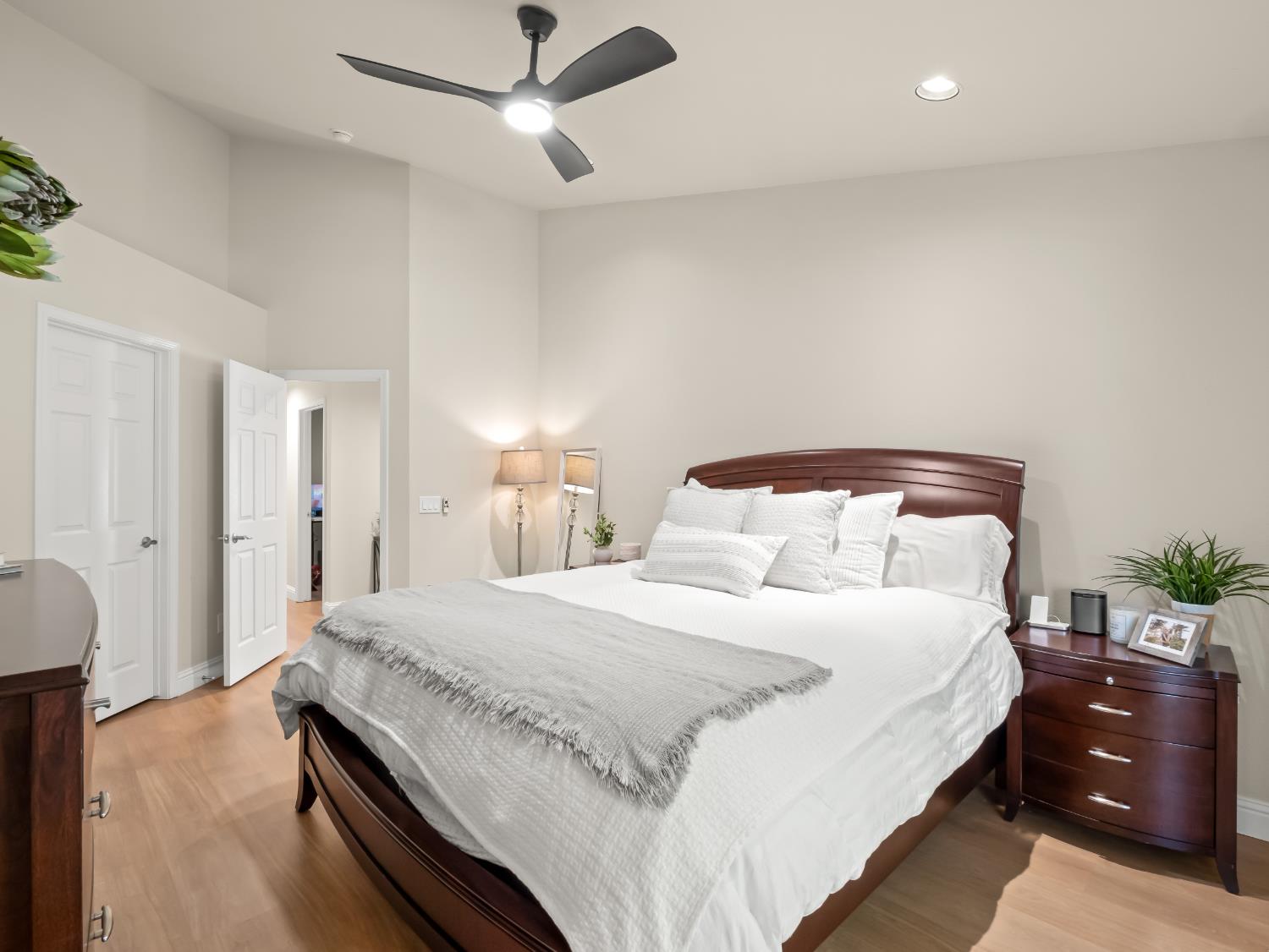 1070 N Homsy Ave, Clovis, CA 93611