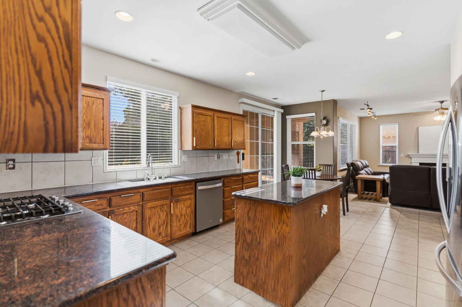 8553 N Ann Ave, Fresno, CA 93720