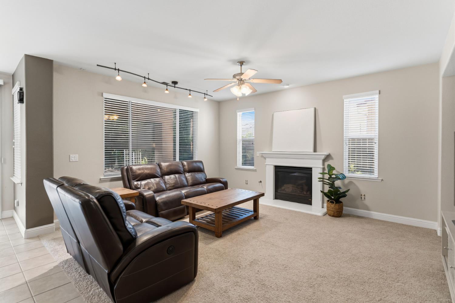 8553 N Ann Ave, Fresno, CA 93720