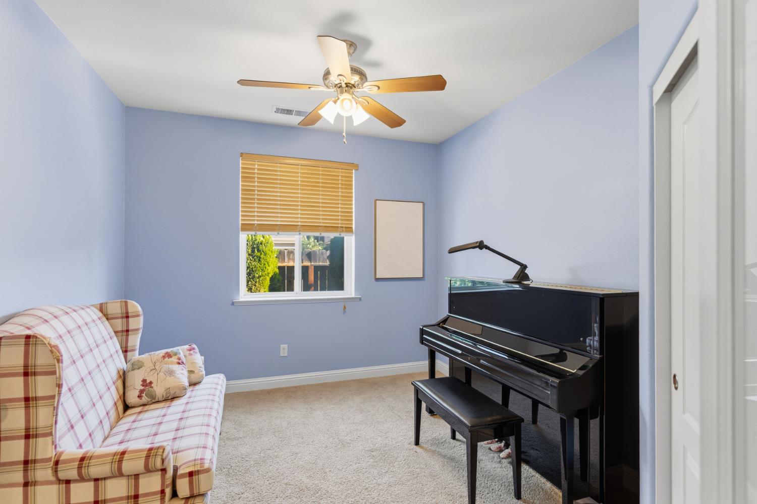 8553 N Ann Ave, Fresno, CA 93720