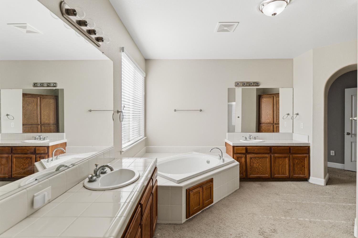 8553 N Ann Ave, Fresno, CA 93720
