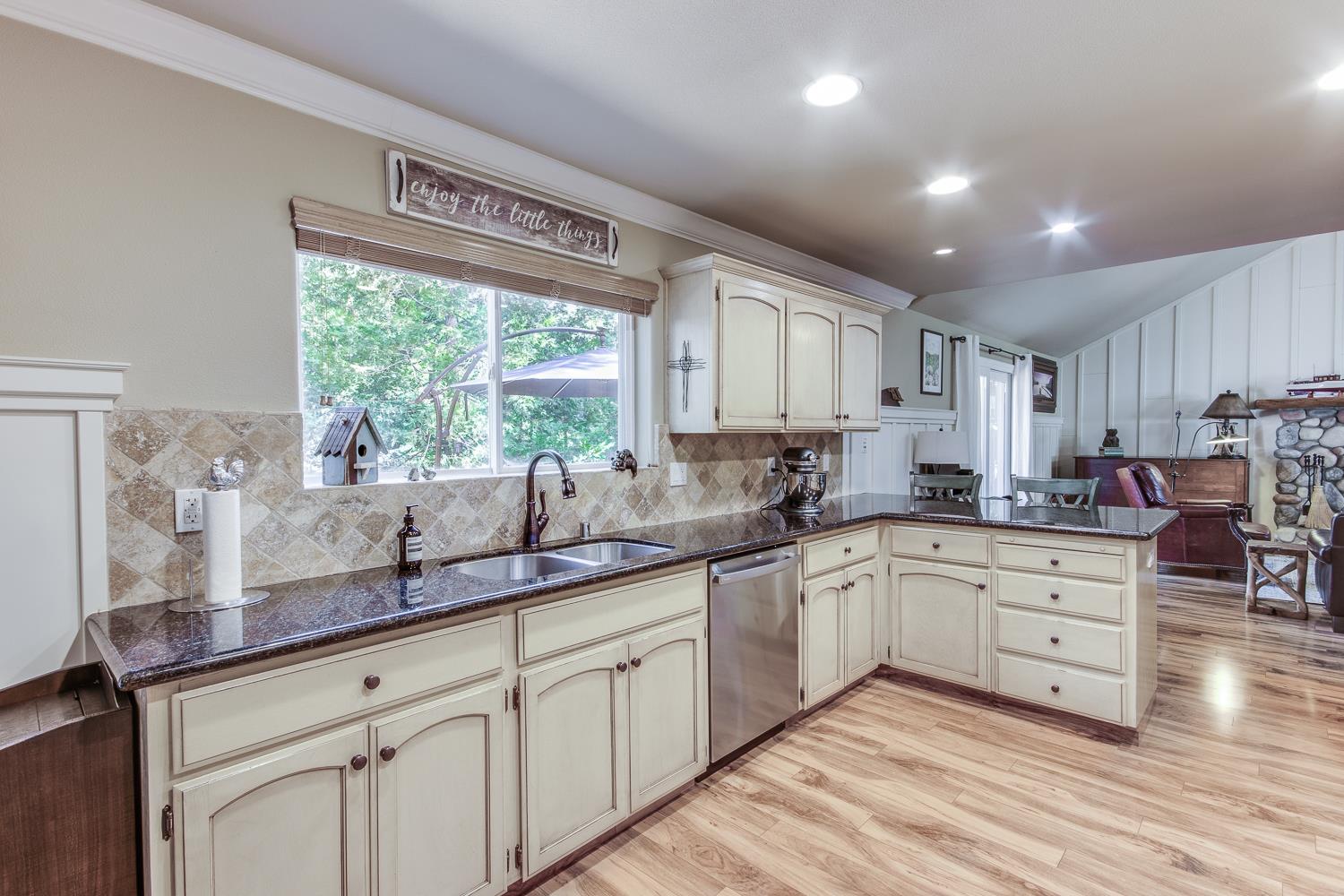 53885 Dogwood Creek Dr, Bass Lake, CA 93604