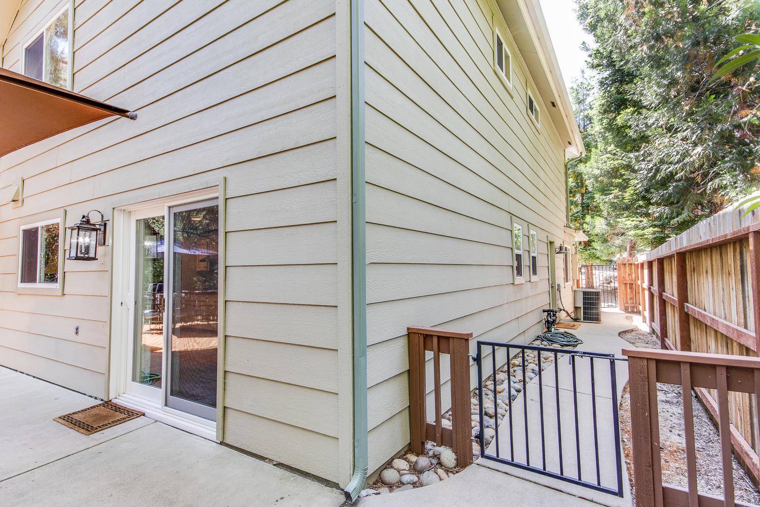 53885 Dogwood Creek Dr, Bass Lake, CA 93604