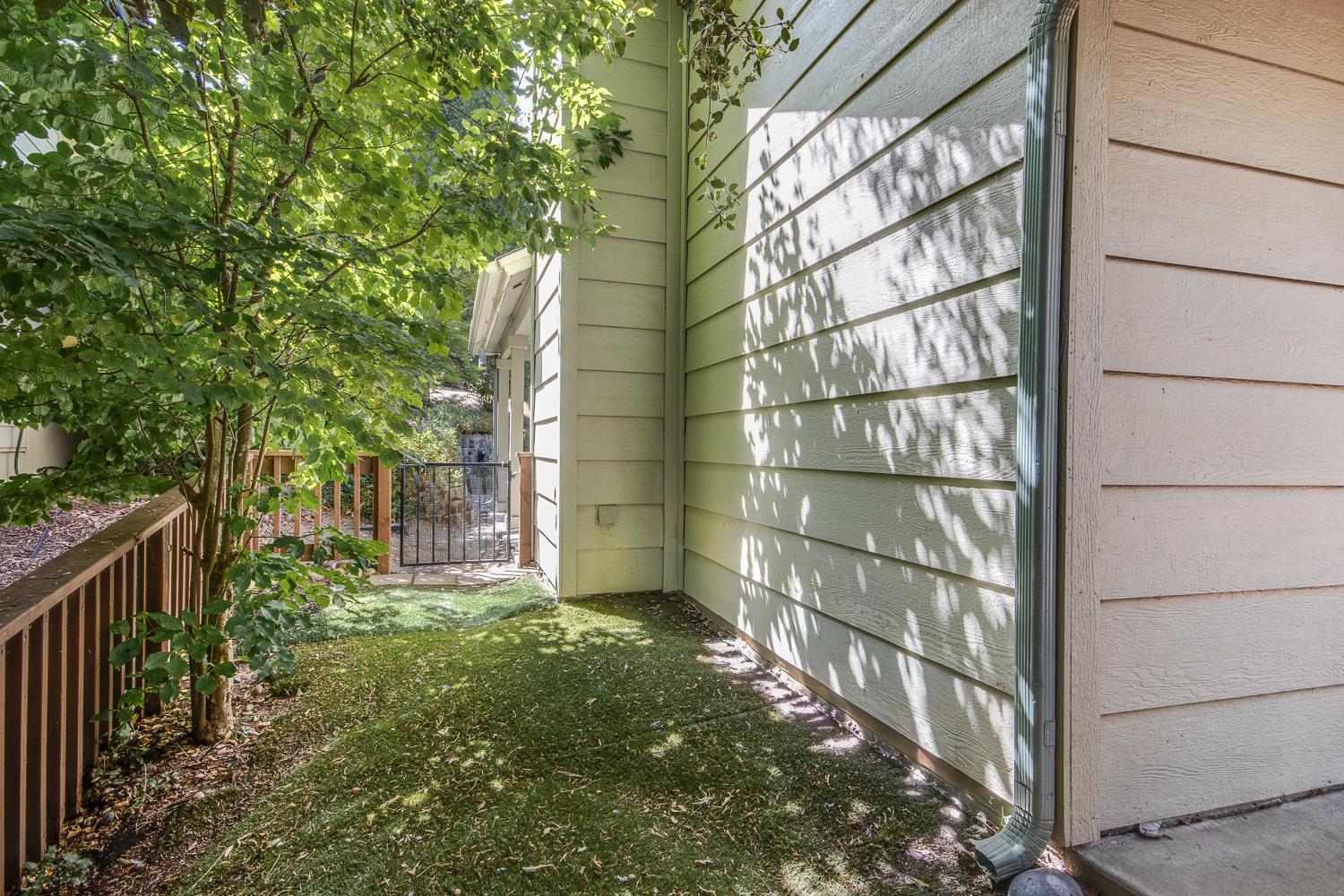 53885 Dogwood Creek Dr, Bass Lake, CA 93604