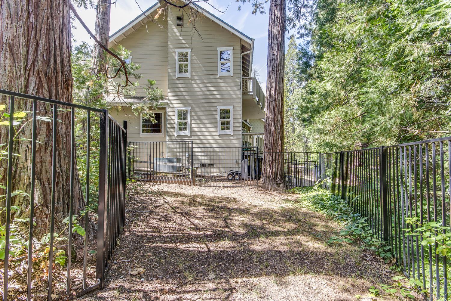 53885 Dogwood Creek Dr, Bass Lake, CA 93604