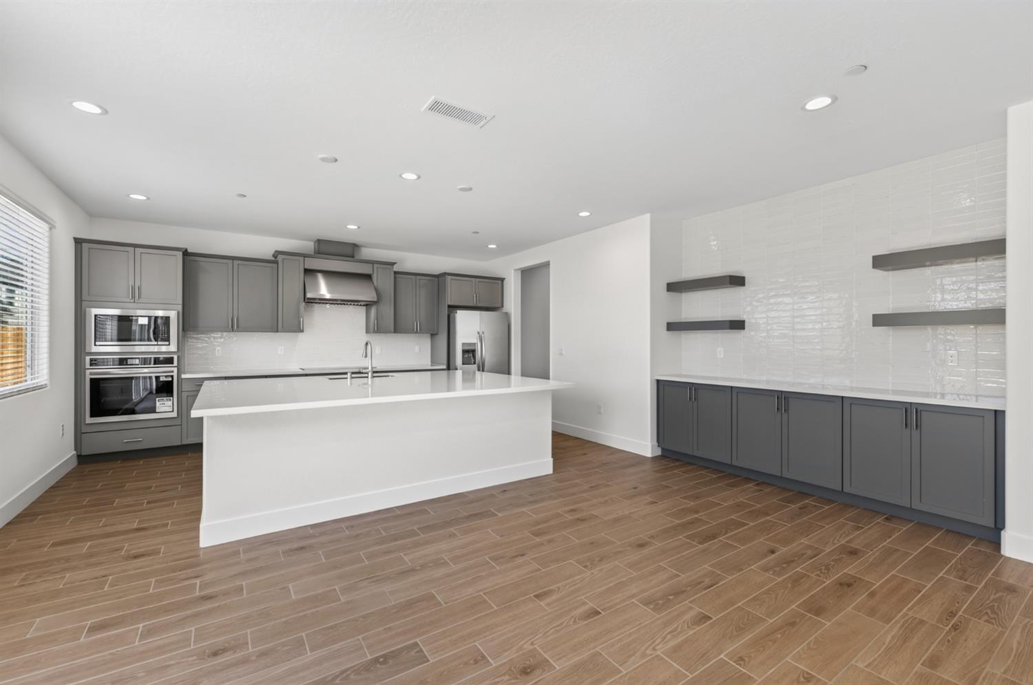 2813 E Corteza Dr, Fresno, CA 93730