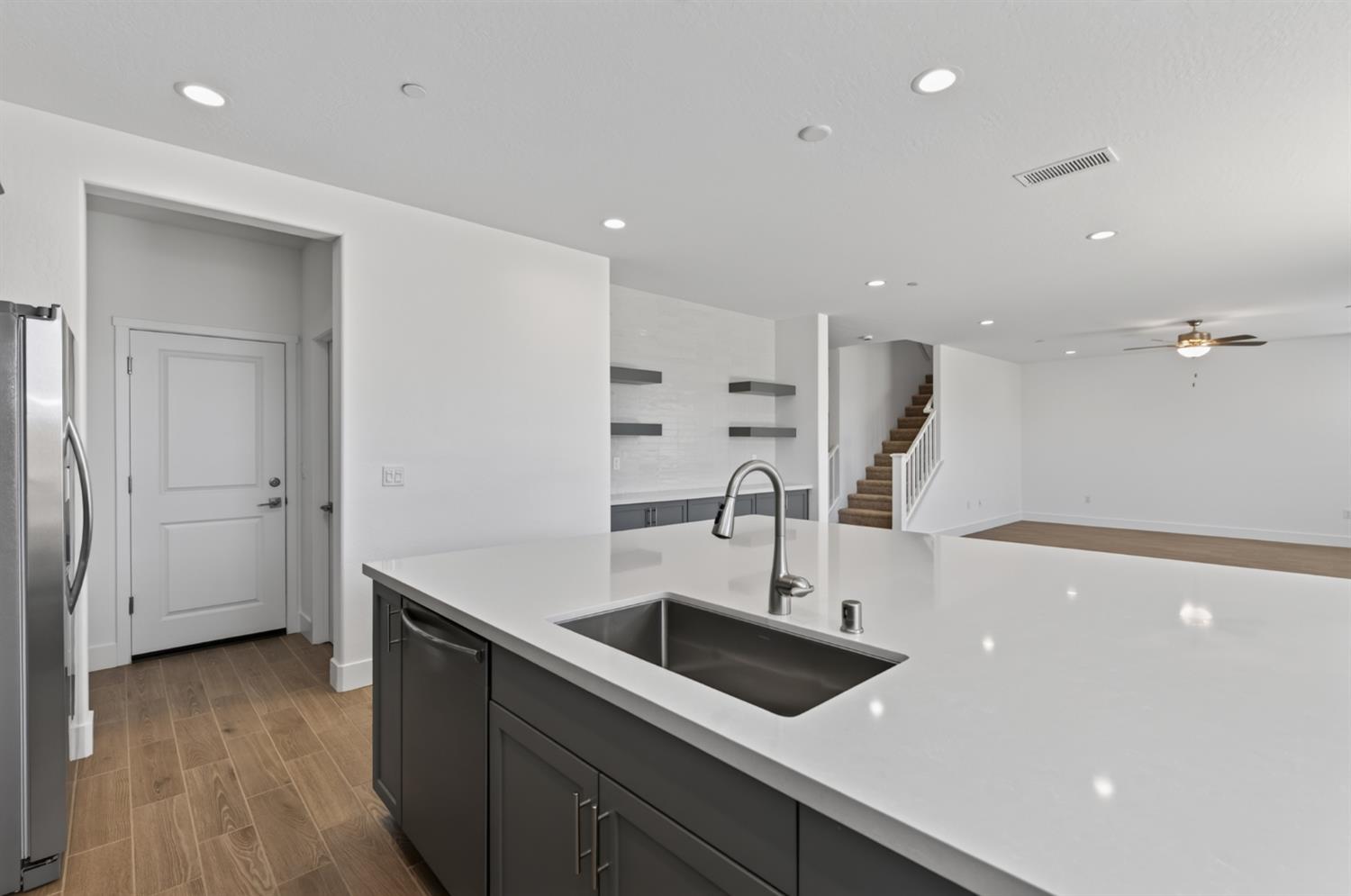 2813 E Corteza Dr, Fresno, CA 93730