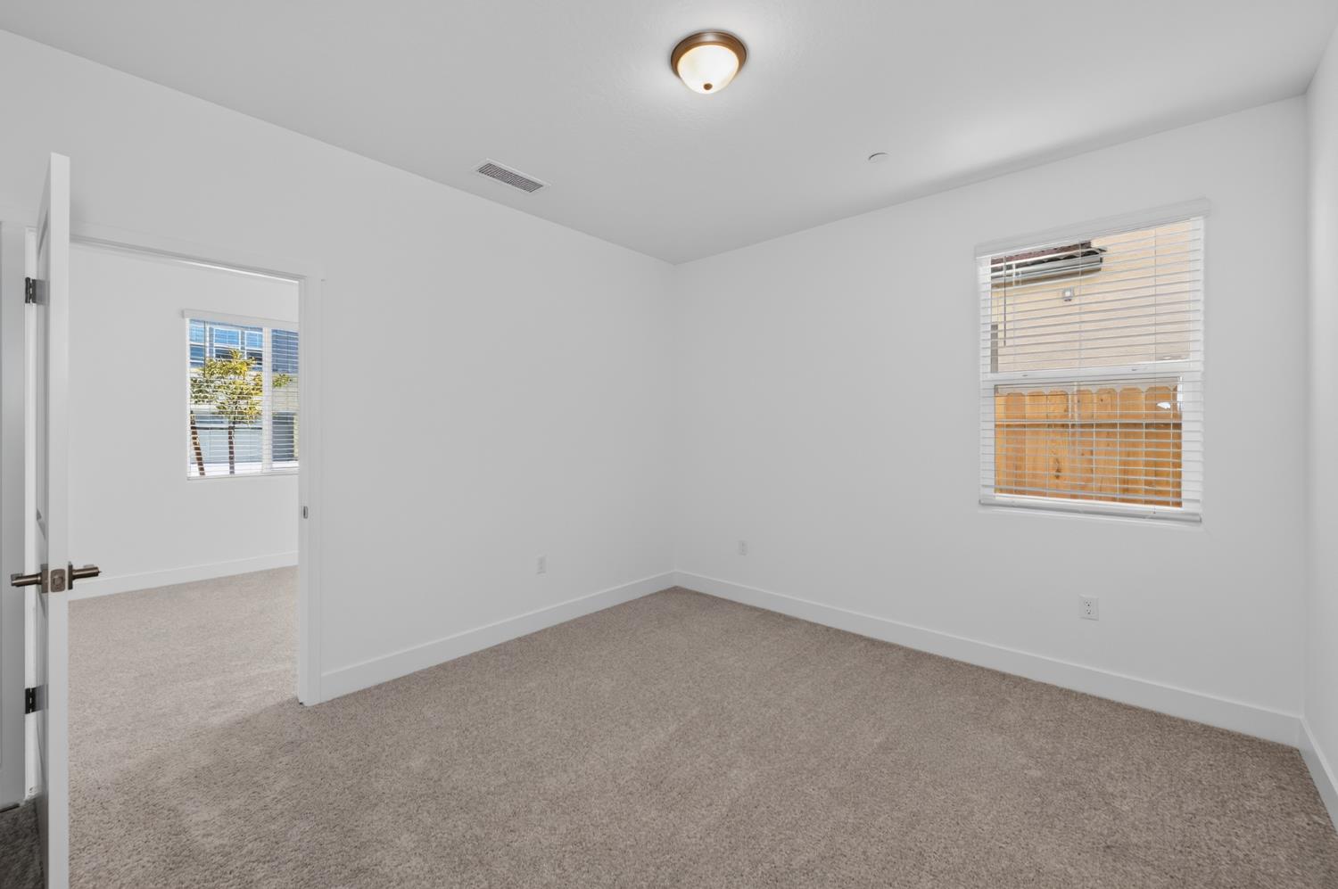 2813 E Corteza Dr, Fresno, CA 93730