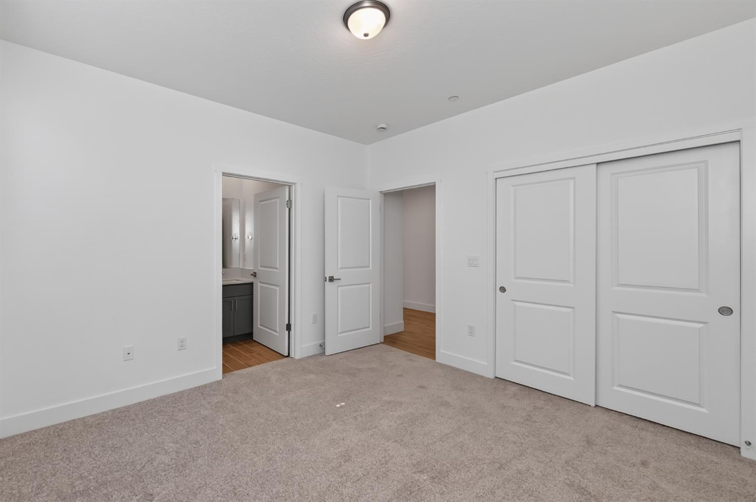 2813 E Corteza Dr, Fresno, CA 93730