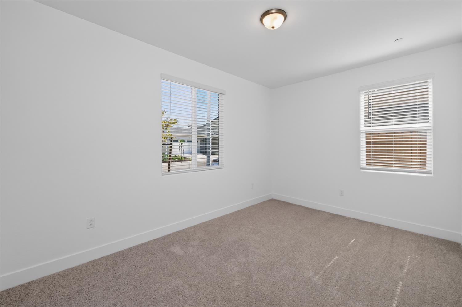 2813 E Corteza Dr, Fresno, CA 93730