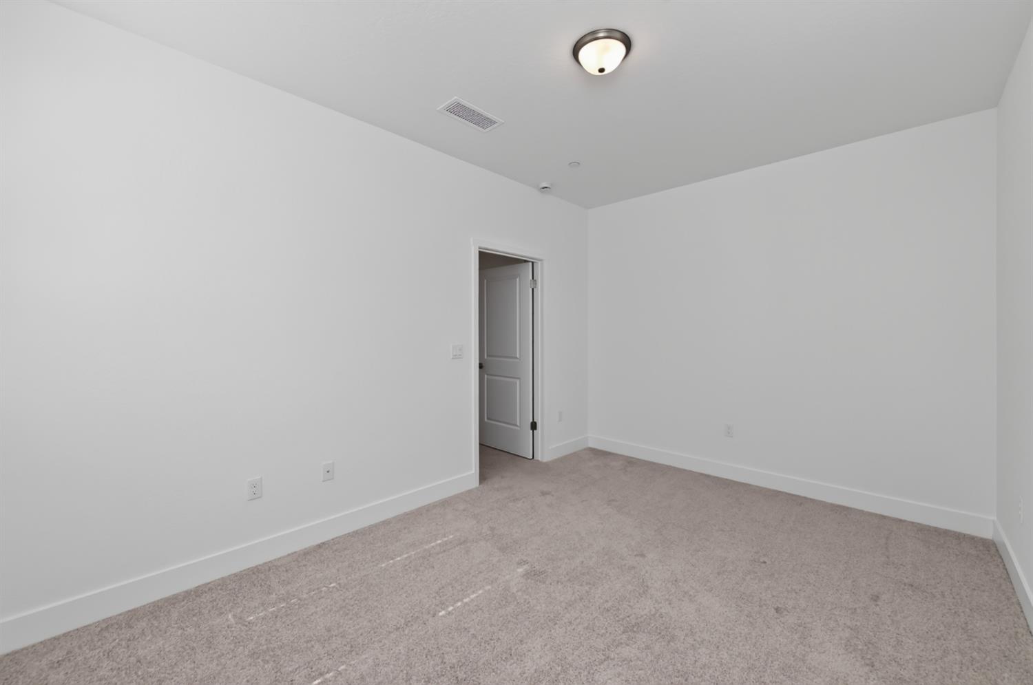 2813 E Corteza Dr, Fresno, CA 93730