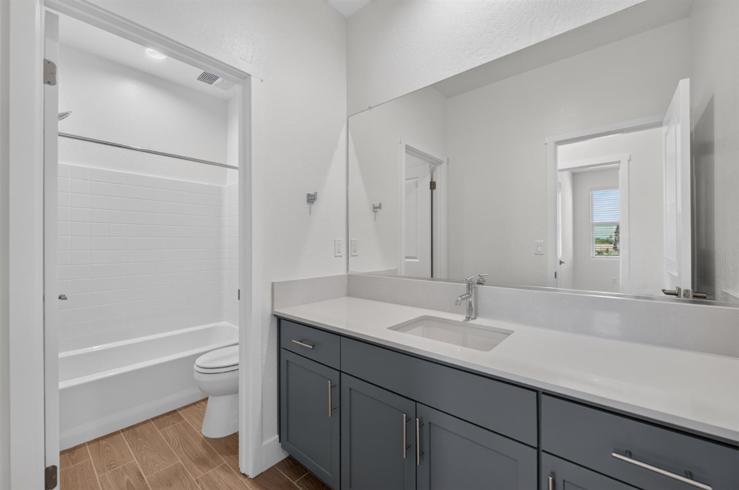 2813 E Corteza Dr, Fresno, CA 93730