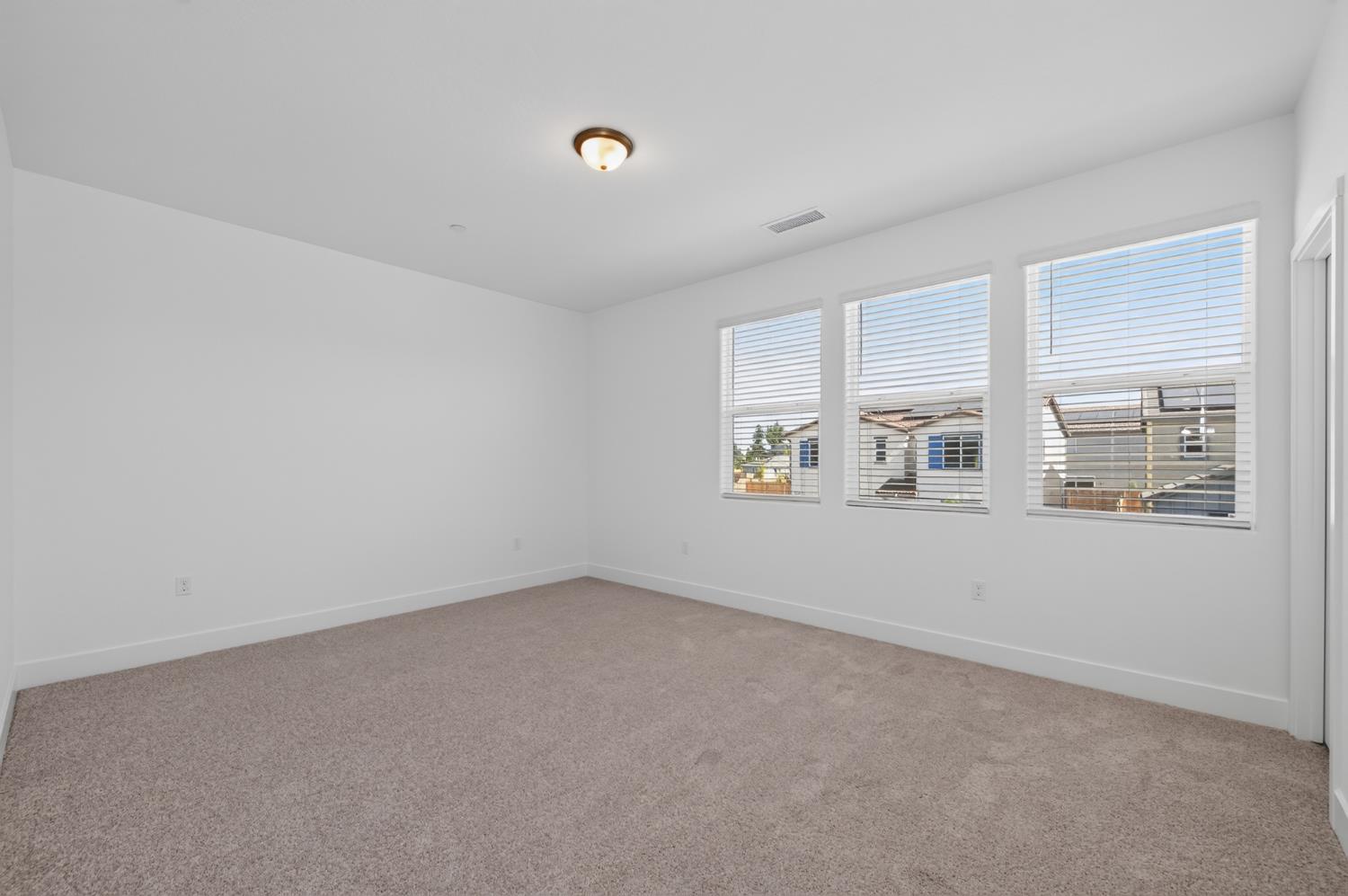 2813 E Corteza Dr, Fresno, CA 93730