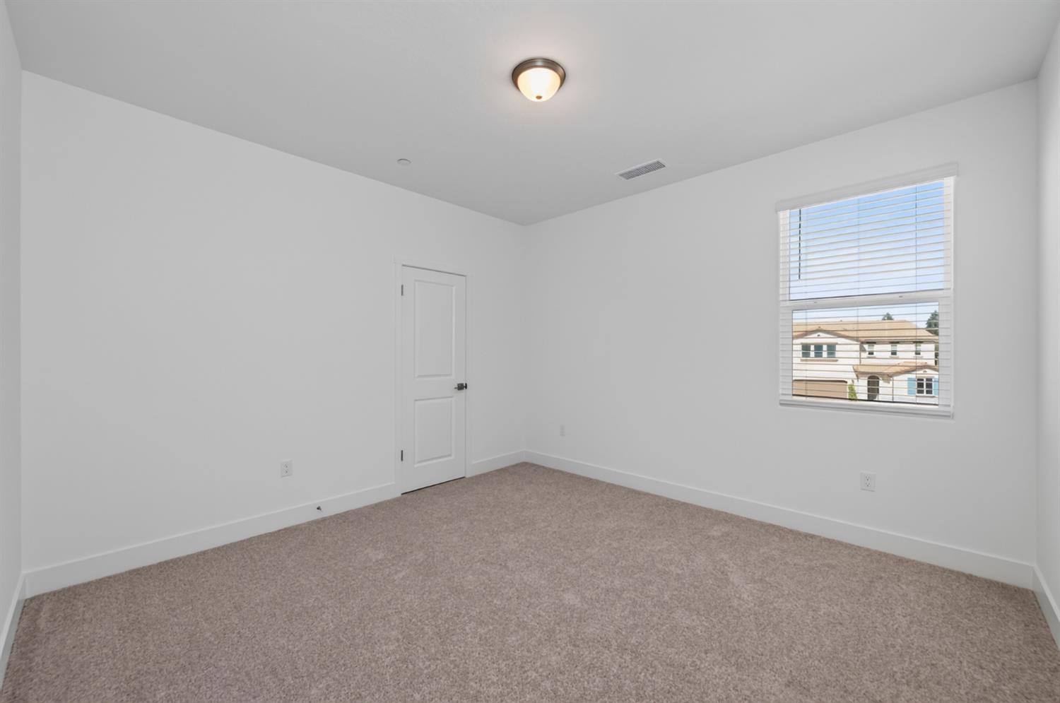 2813 E Corteza Dr, Fresno, CA 93730