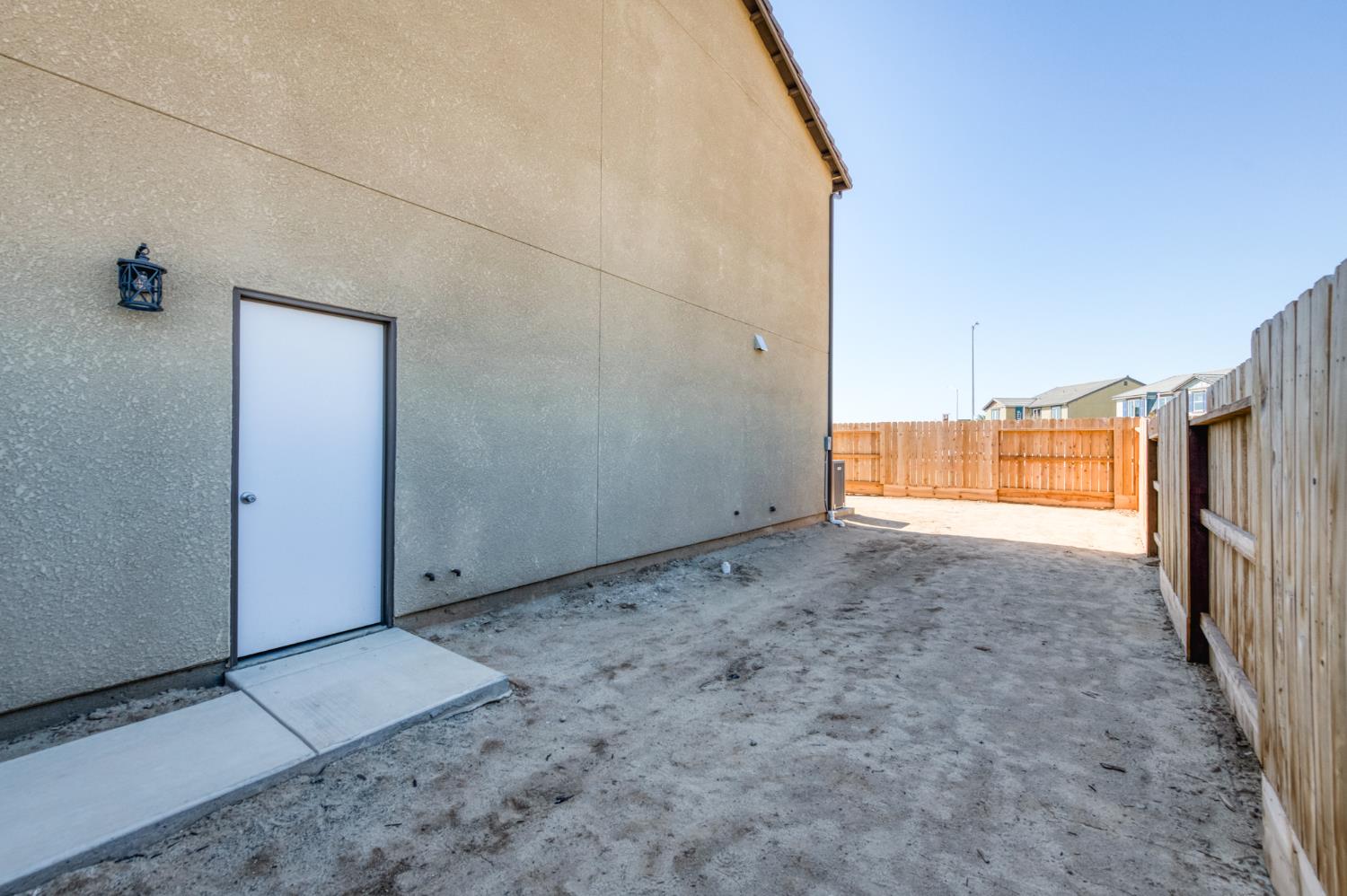 2813 E Corteza Dr, Fresno, CA 93730