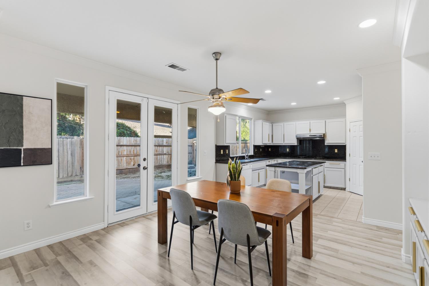 2624 E Houston Ave, Fresno, CA 93720