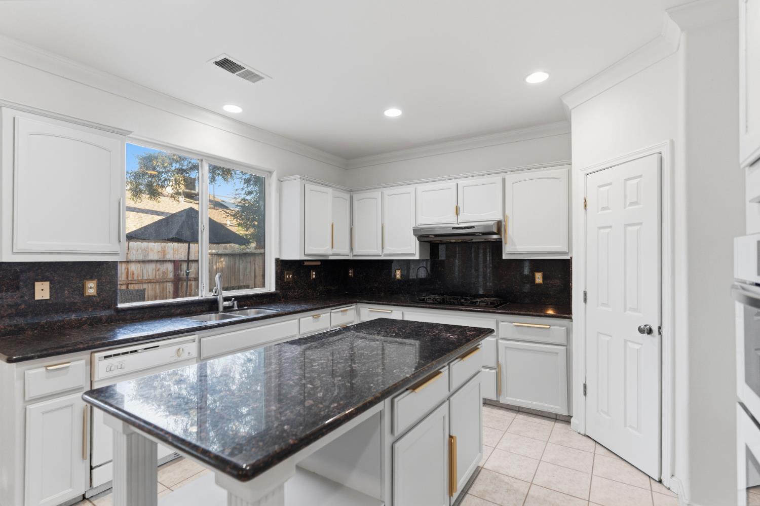 2624 E Houston Ave, Fresno, CA 93720