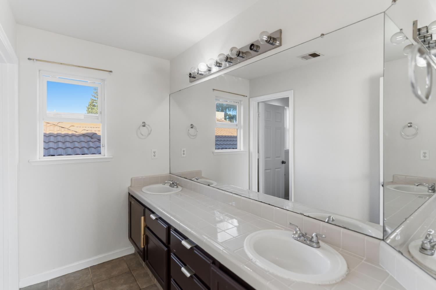 2624 E Houston Ave, Fresno, CA 93720