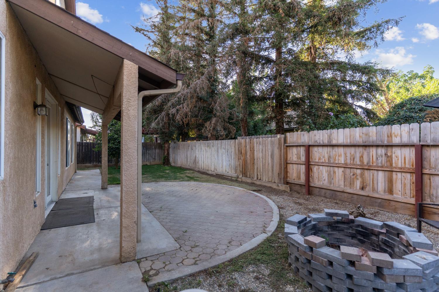 2624 E Houston Ave, Fresno, CA 93720