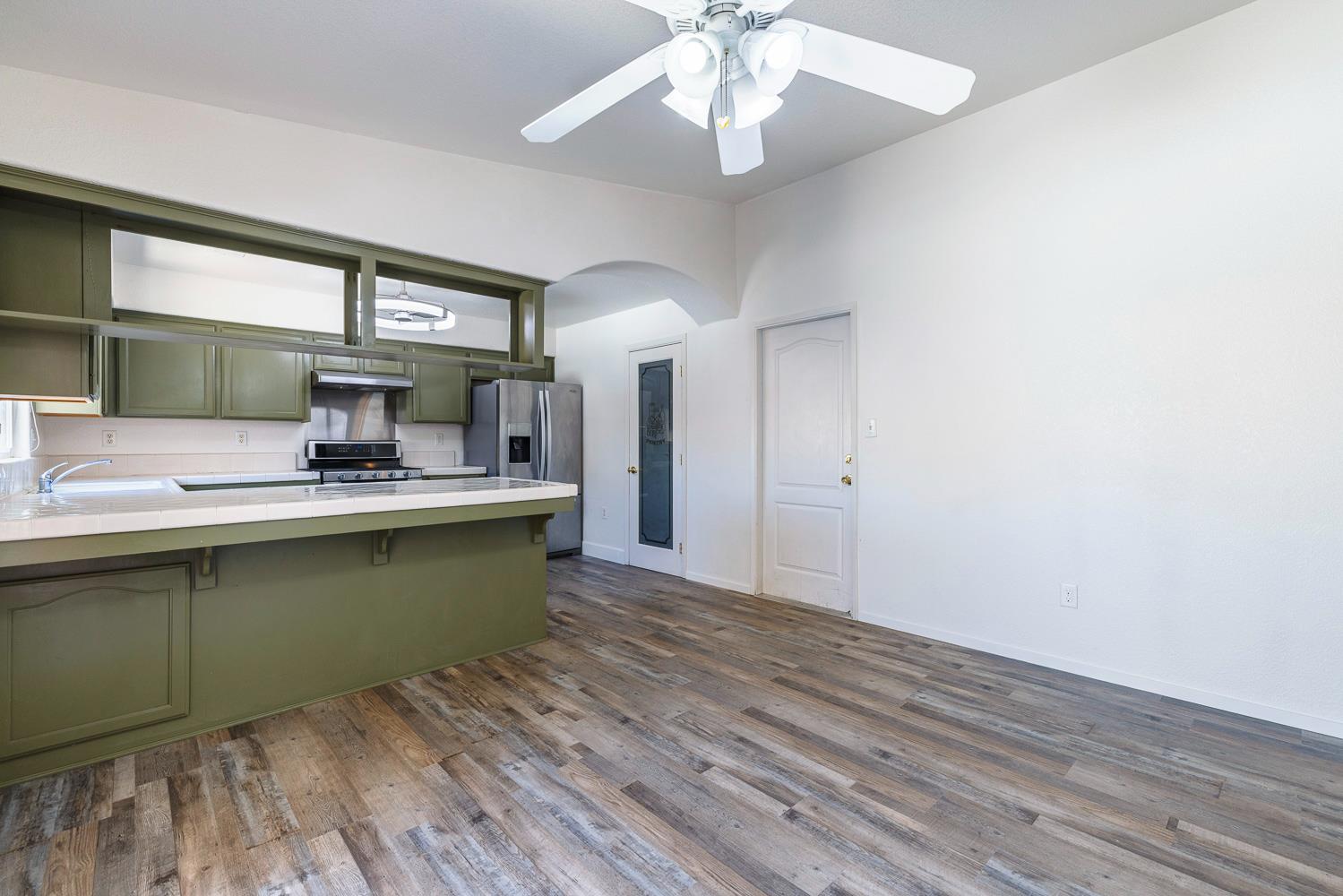 115 Curtiss Ln, Coalinga, CA 93210