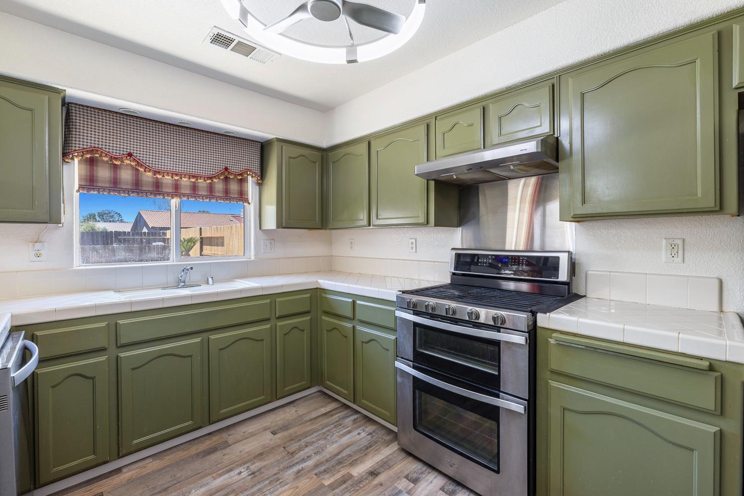 115 Curtiss Ln, Coalinga, CA 93210