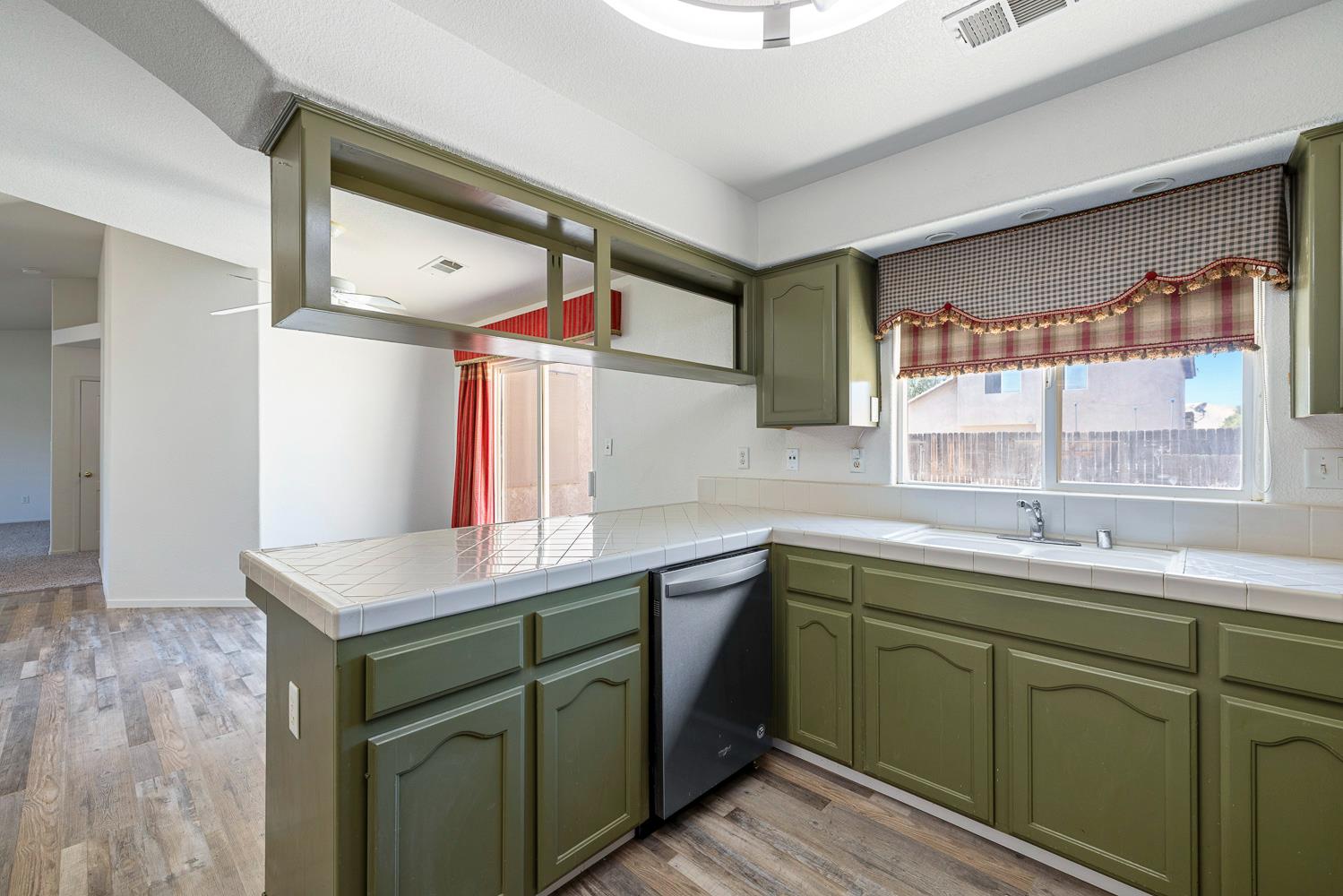 115 Curtiss Ln, Coalinga, CA 93210