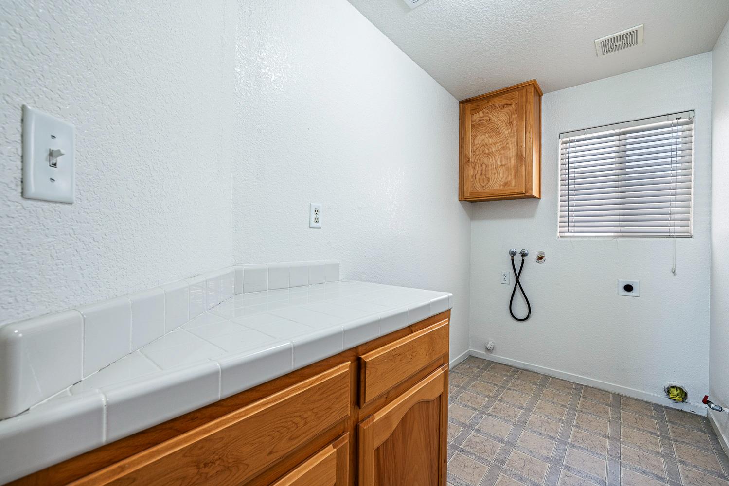 115 Curtiss Ln, Coalinga, CA 93210