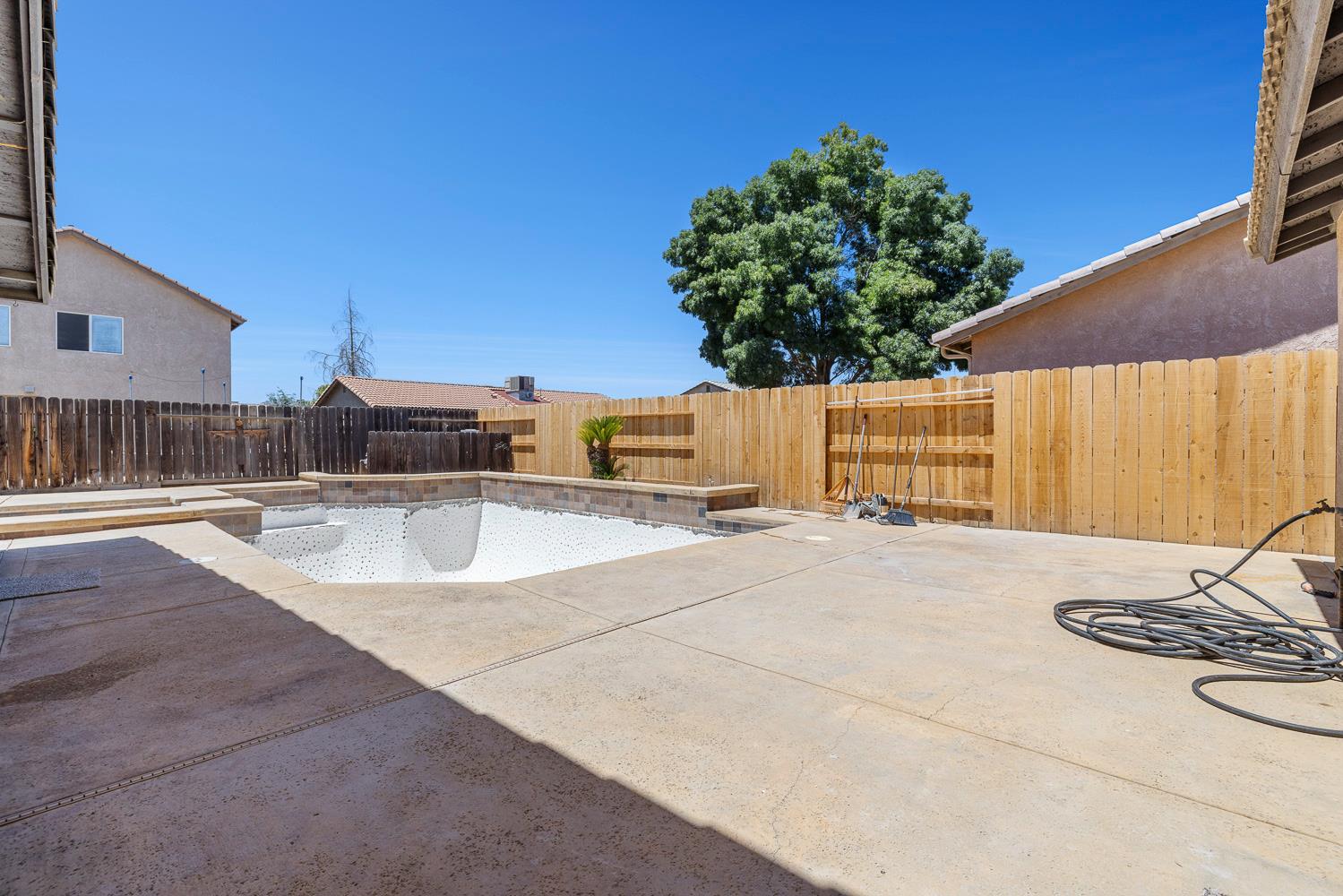 115 Curtiss Ln, Coalinga, CA 93210