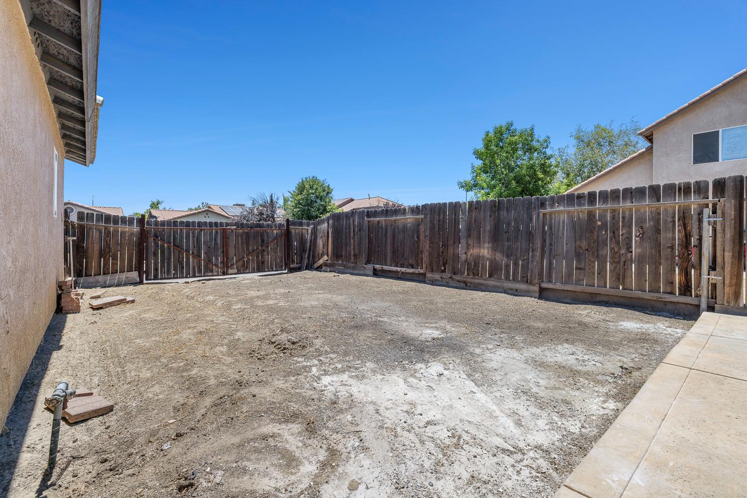 115 Curtiss Ln, Coalinga, CA 93210