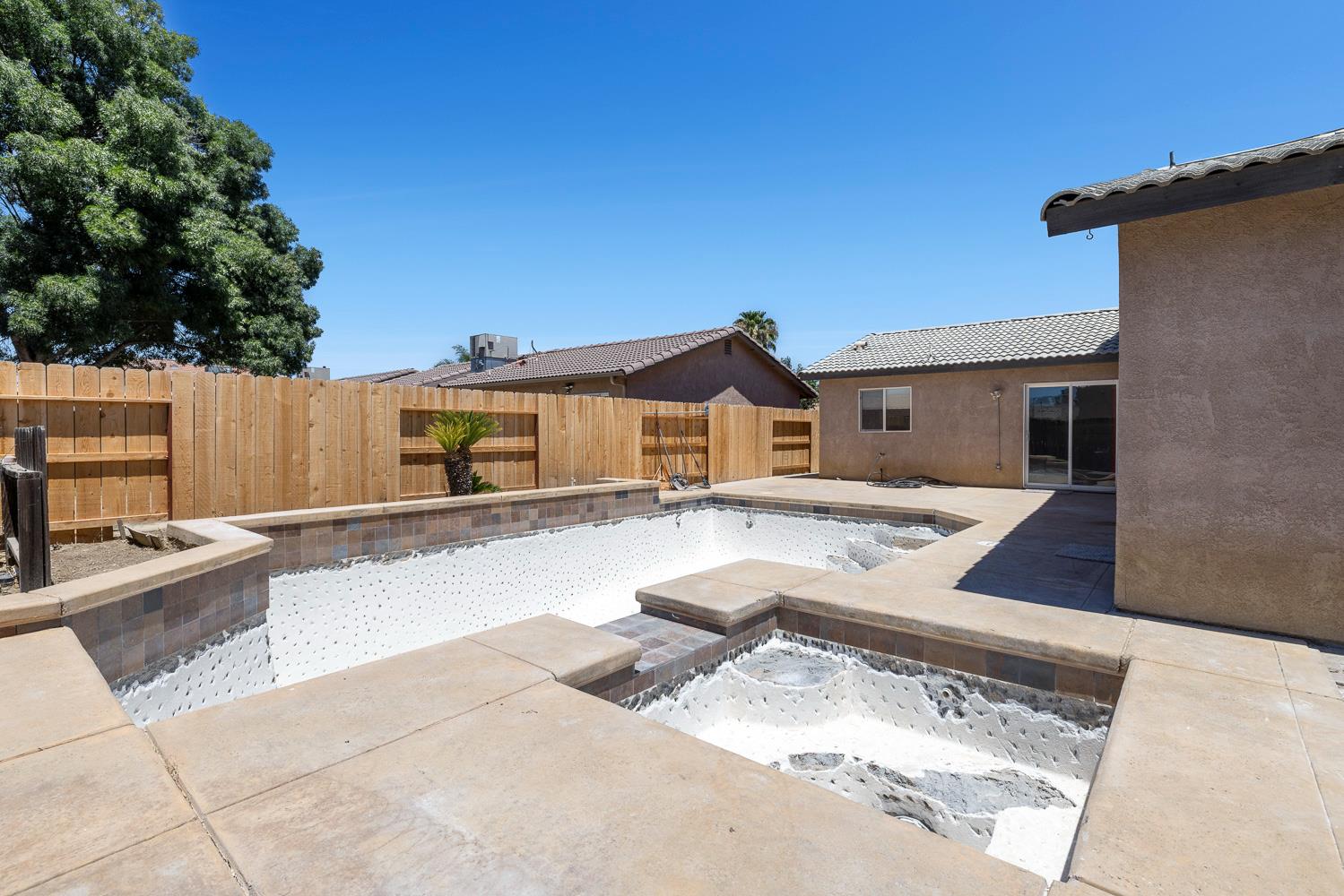 115 Curtiss Ln, Coalinga, CA 93210
