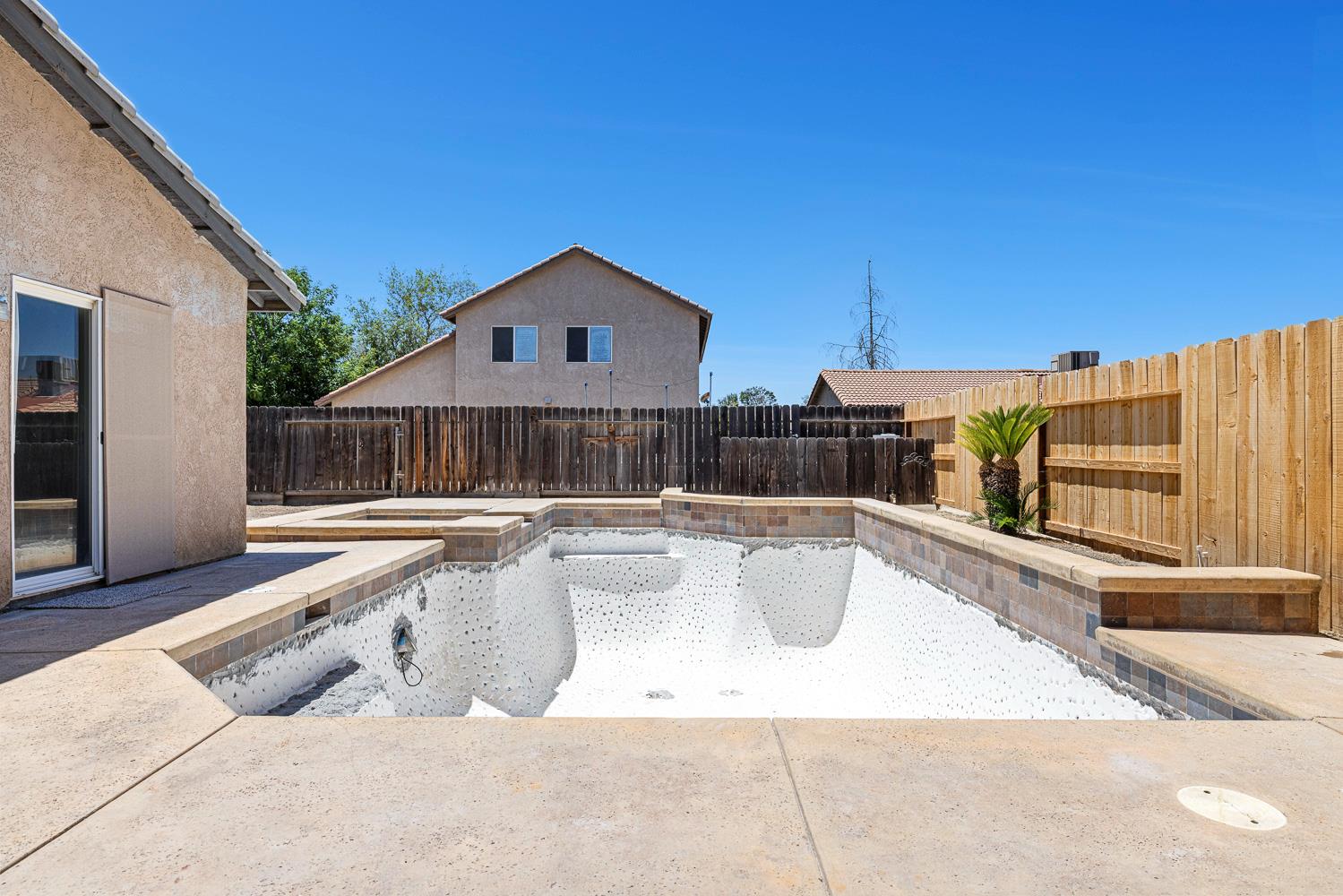 115 Curtiss Ln, Coalinga, CA 93210