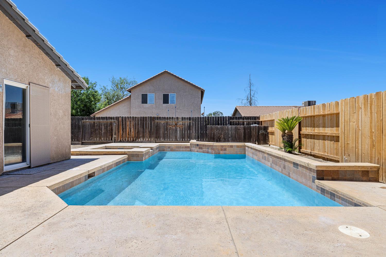 115 Curtiss Ln, Coalinga, CA 93210