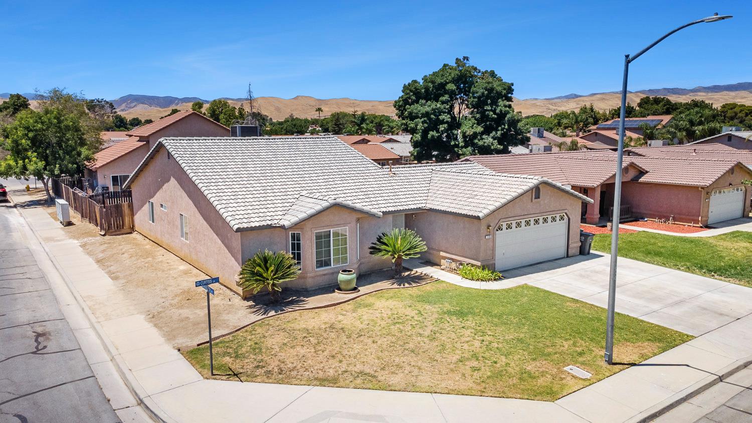 115 Curtiss Ln, Coalinga, CA 93210