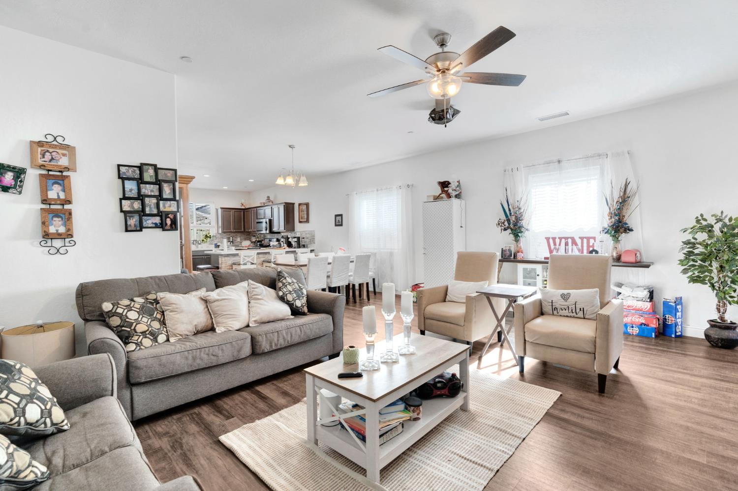 375 Amber Ln, Dinuba, CA 93618
