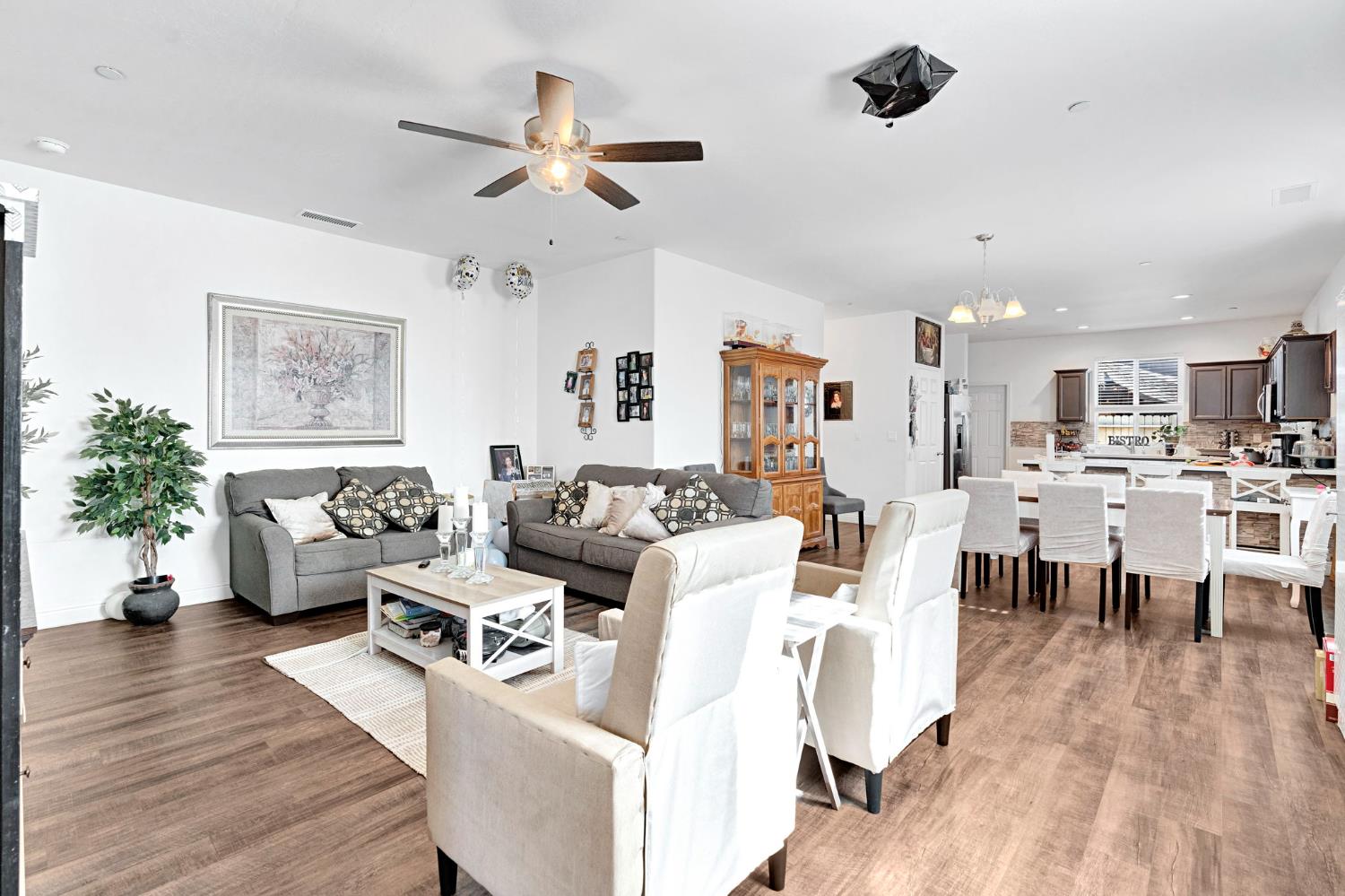 375 Amber Ln, Dinuba, CA 93618