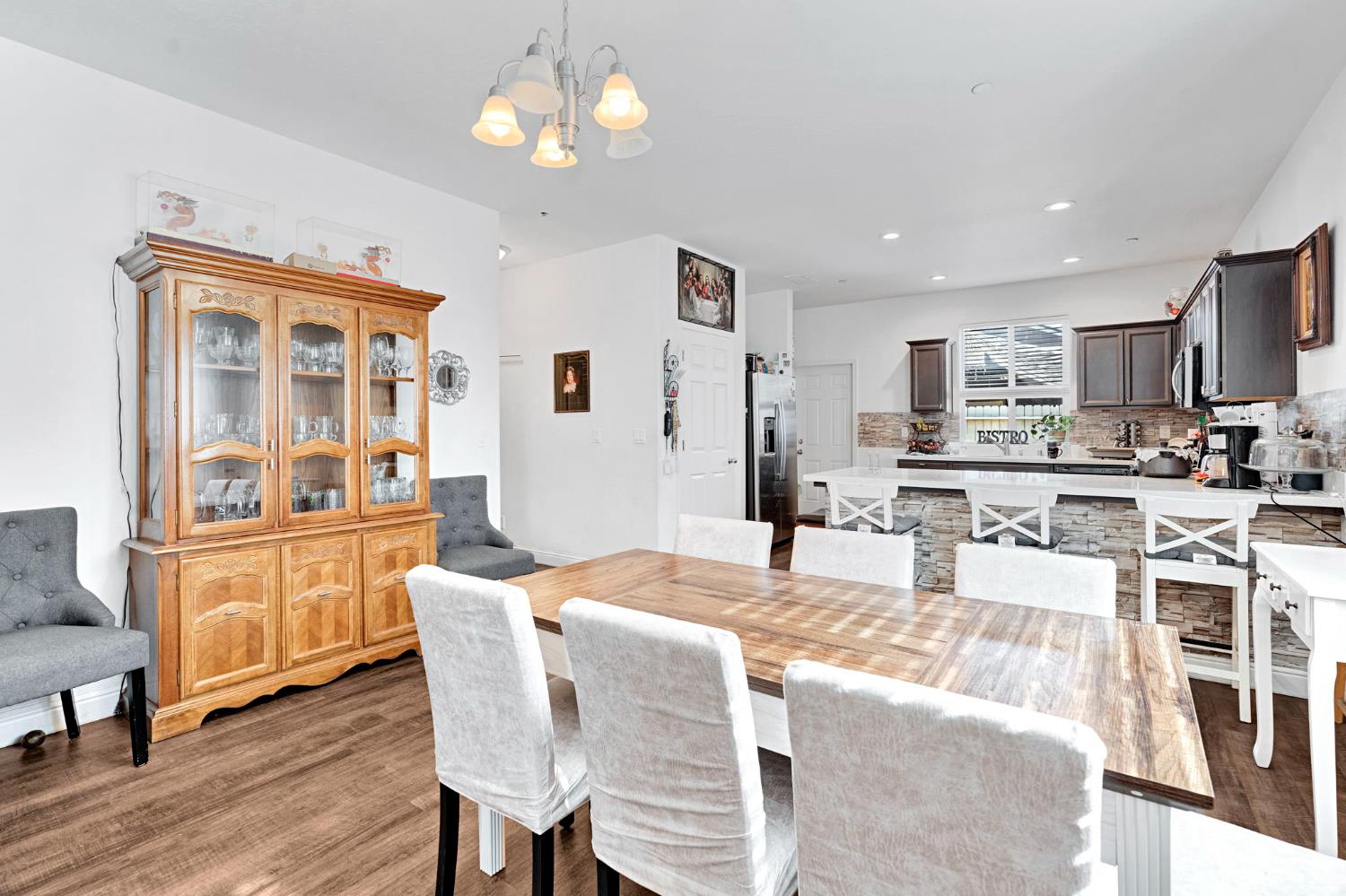 375 Amber Ln, Dinuba, CA 93618