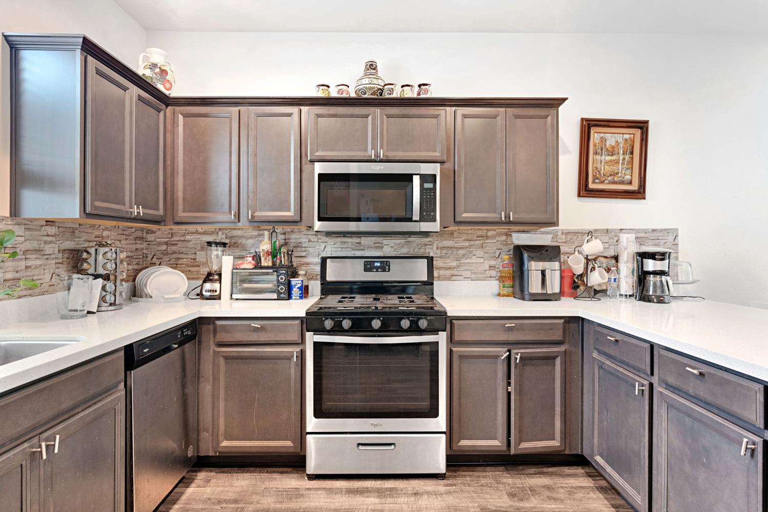 375 Amber Ln, Dinuba, CA 93618