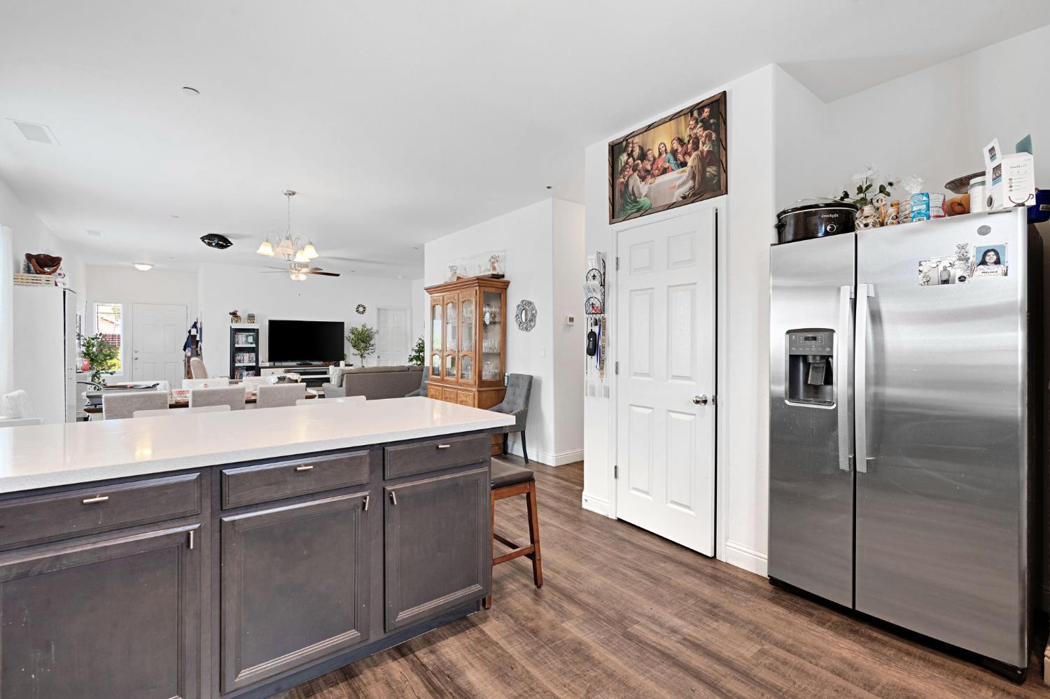 375 Amber Ln, Dinuba, CA 93618
