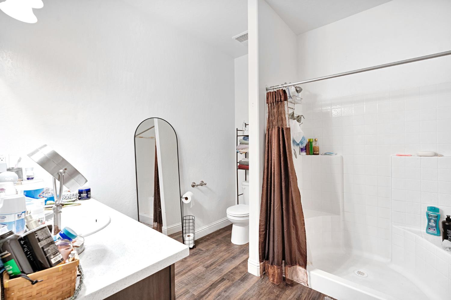 375 Amber Ln, Dinuba, CA 93618