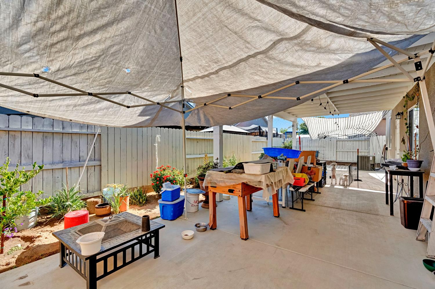 375 Amber Ln, Dinuba, CA 93618